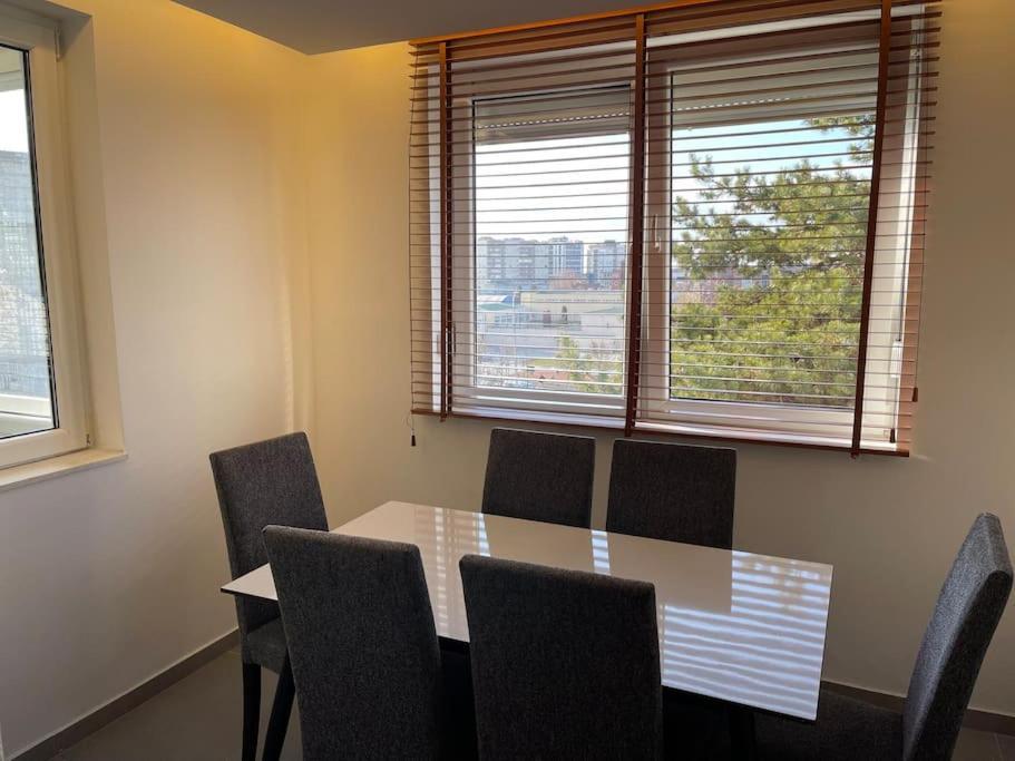 Idealapartments Llc 4 Pristina Exterior foto